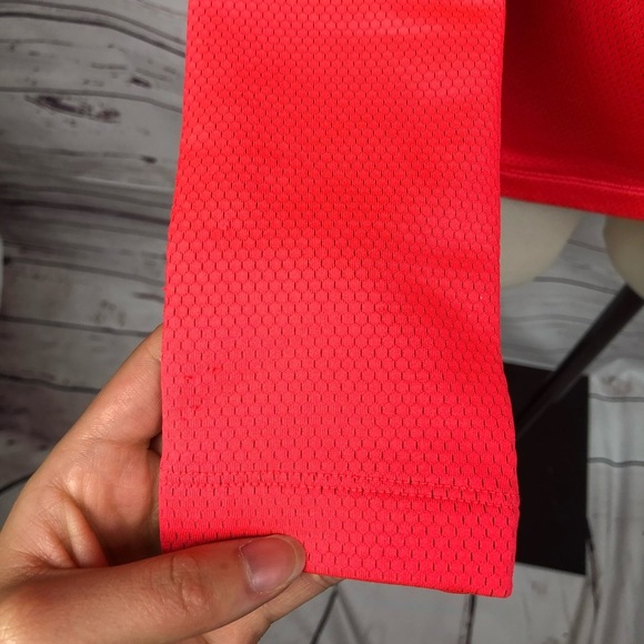 Under Armour Coral Cold Gear Top - Picture 5 of 8